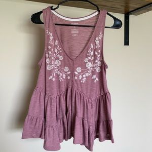 Tank top w/ floral detailing